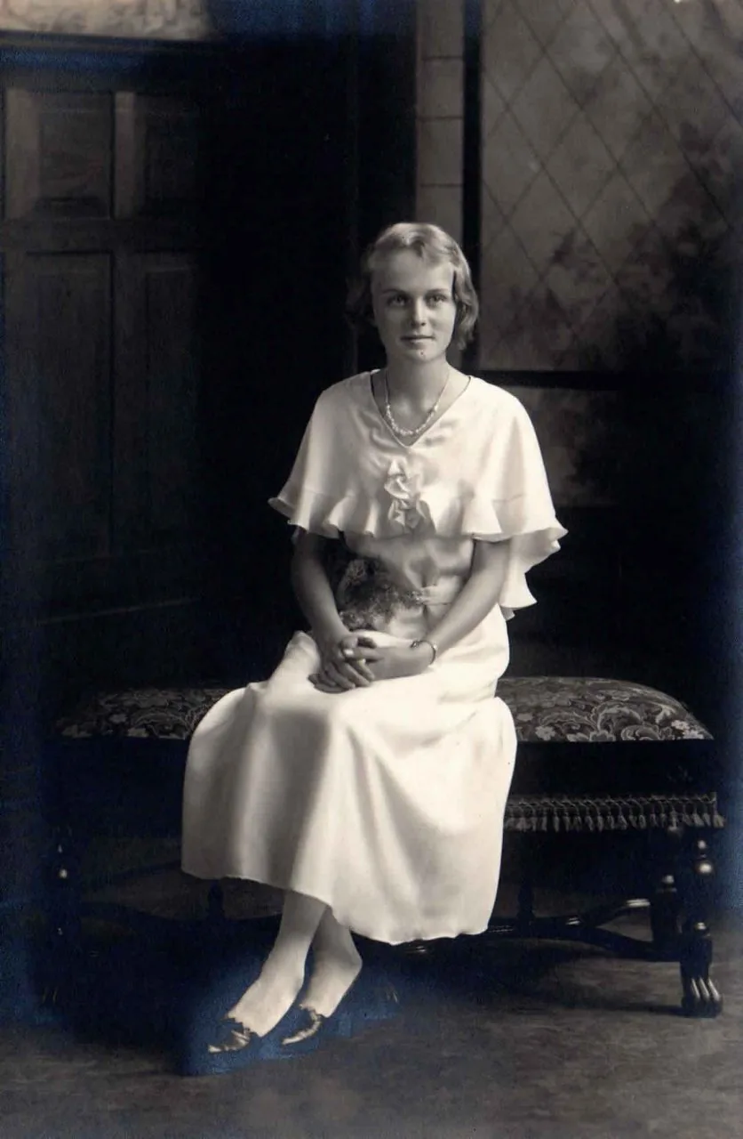 Jean Knutson Rostad, 1931
